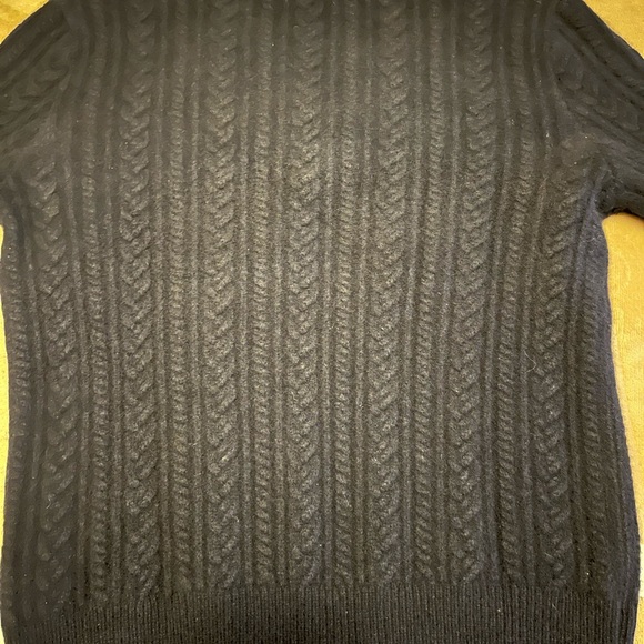 V neck sweater like new runs small Measurements PTP 20” neck to bottom 25.5”. - Picture 4 of 4